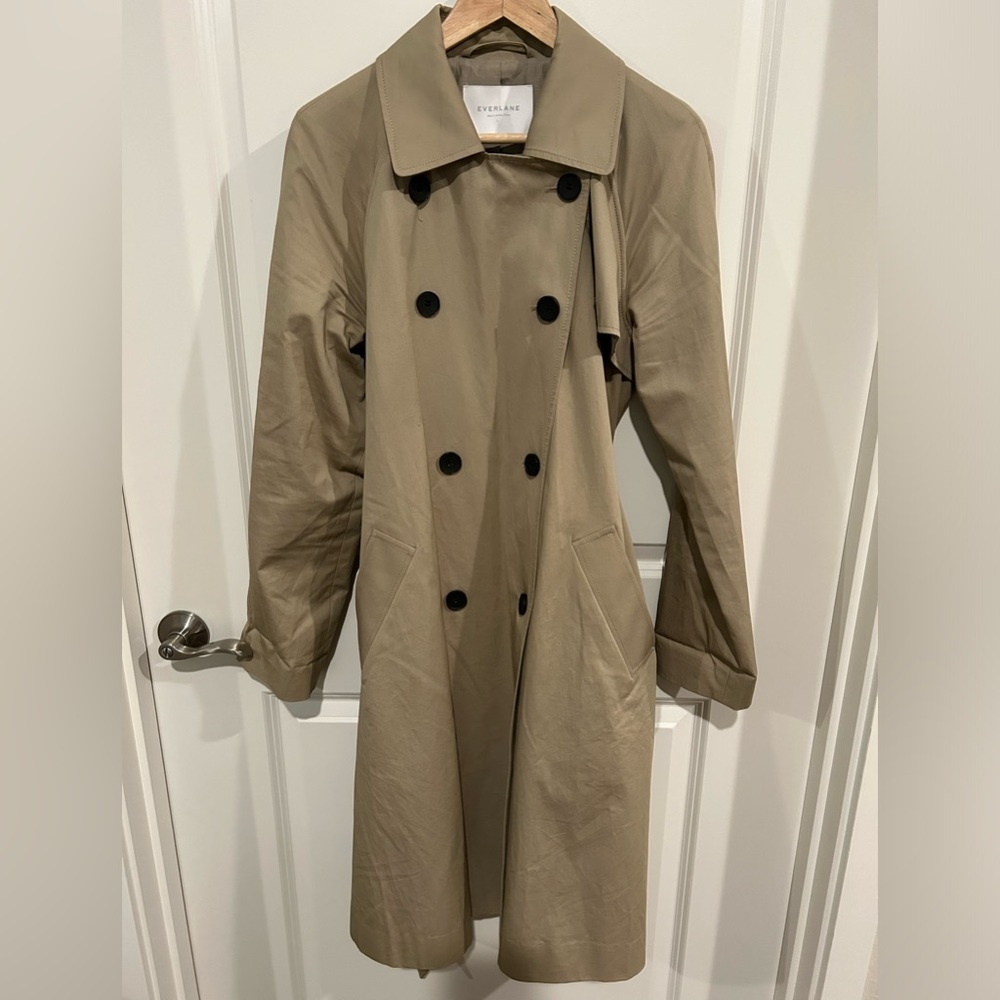 Everlane women’s trench coat. Never worn, excellent condition.